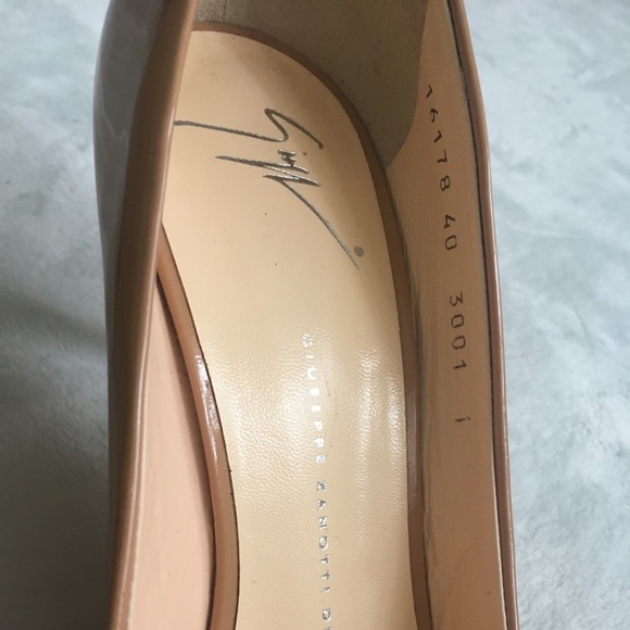 Giuseppe Zanotti nude/ tan round toe patent leather pumps 👠 Sz 40 EU - Picture 7 of 8